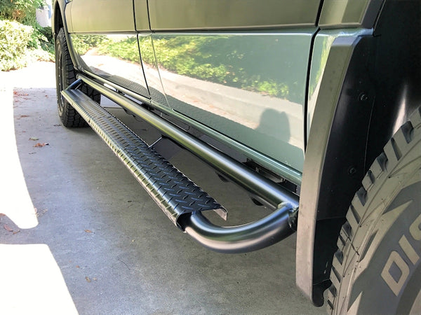 Nerf bar with tread plate step- passenger side